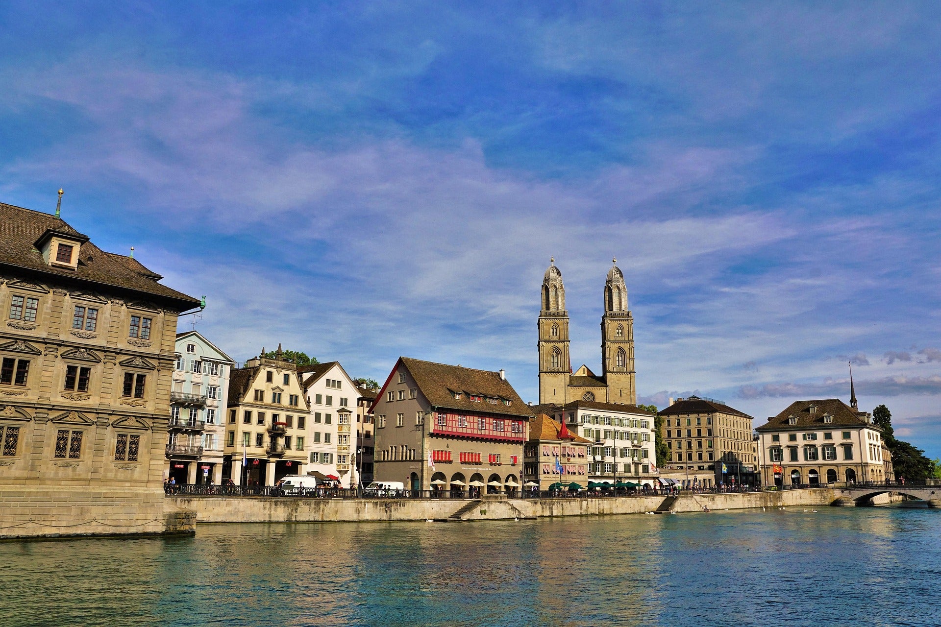 Altstadt Zürich mit Grossmünster – exklusive Werbegeschenke und Werbeartikel für Firmenkunden